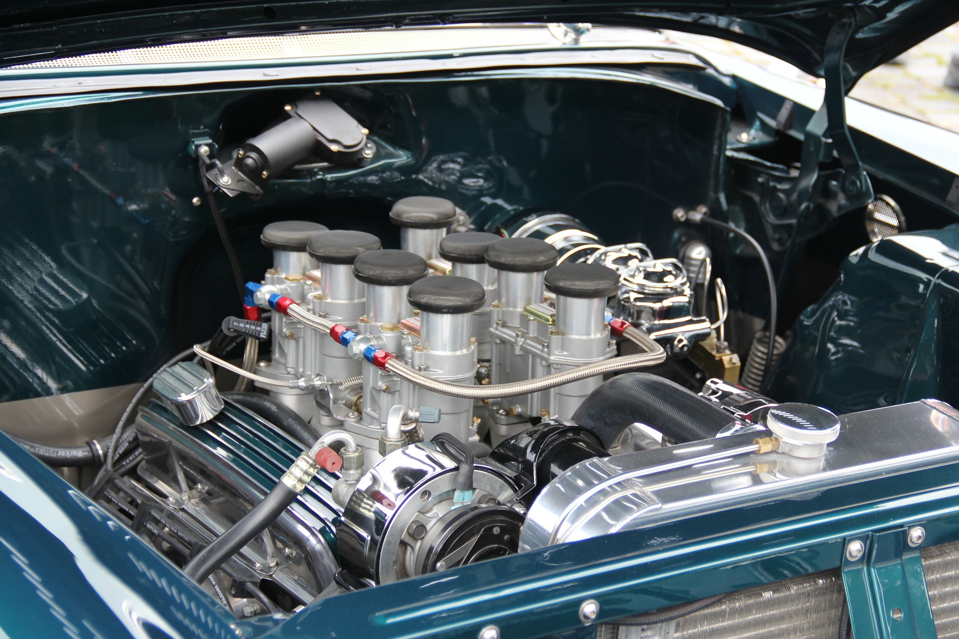 Motorraum eines Oldtimers
